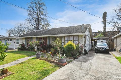 1016 AQUAVIT Street Gretna LA 70053