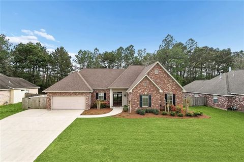 Photo of 633 AVE DE BELLEVUE Avenue, Covington, LA 70433 (MLS # 2545319)