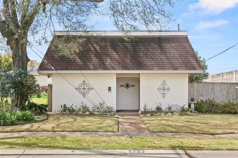 Photo of 324 SENA Drive, Metairie, LA 70005 (MLS # 2545999)
