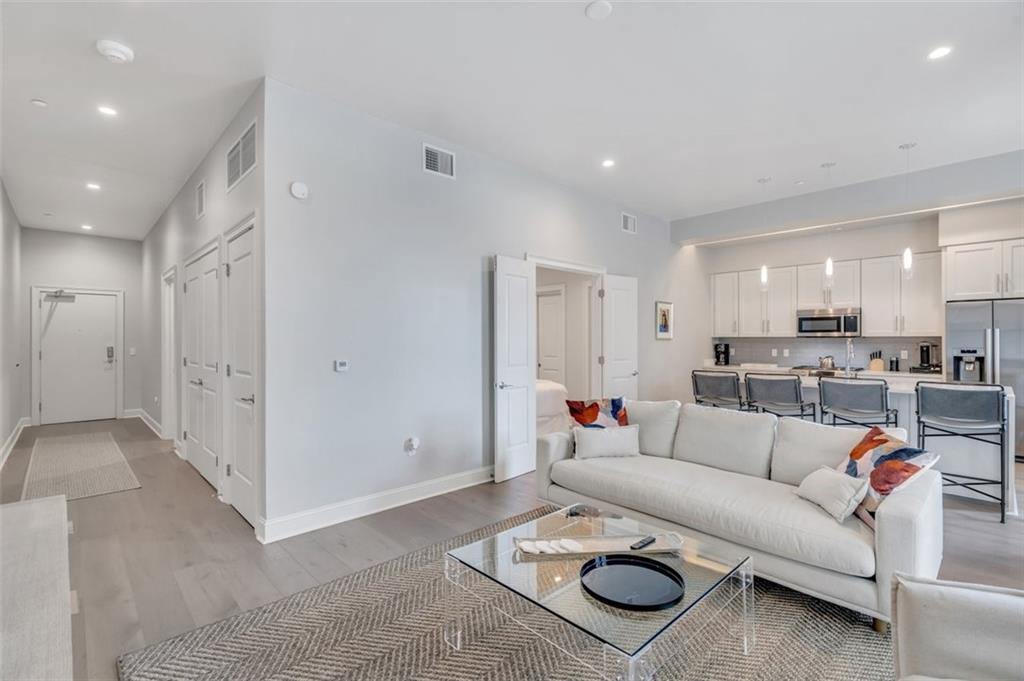731 ST CHARLES Avenue 304