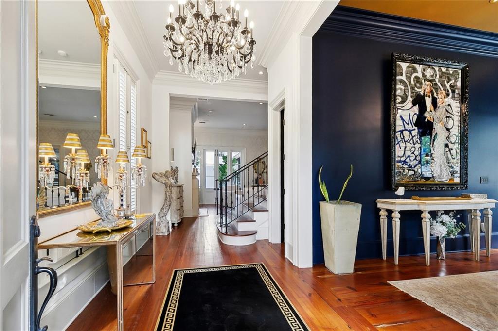 1220 DAUPHINE Street B