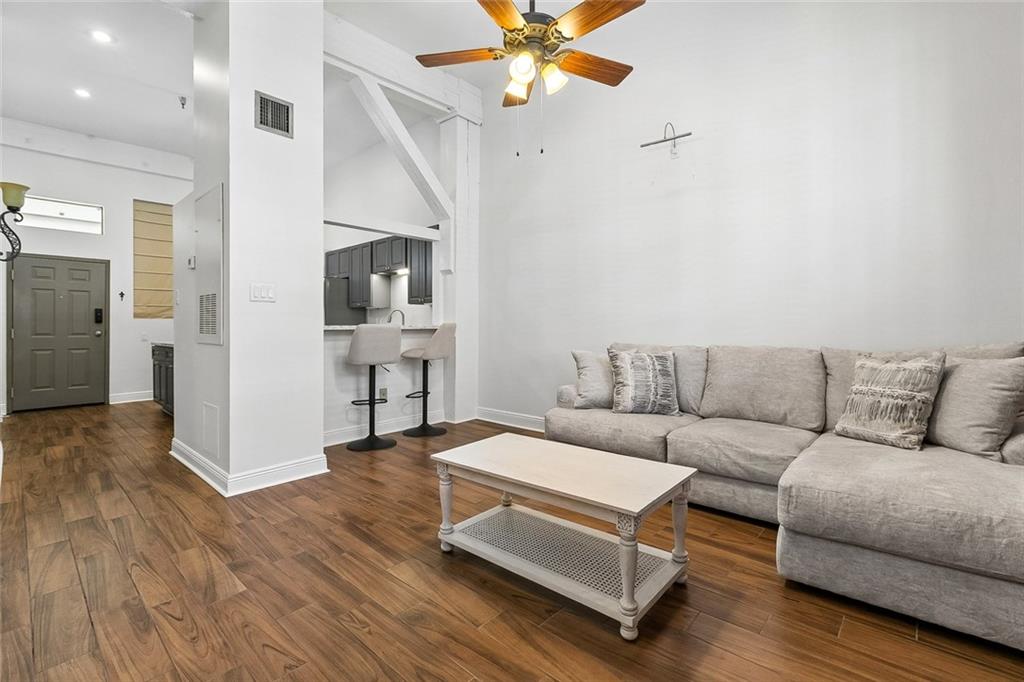 700 COMMERCE Street 216