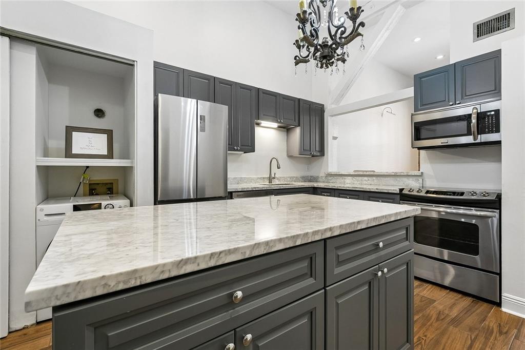 700 COMMERCE Street 216