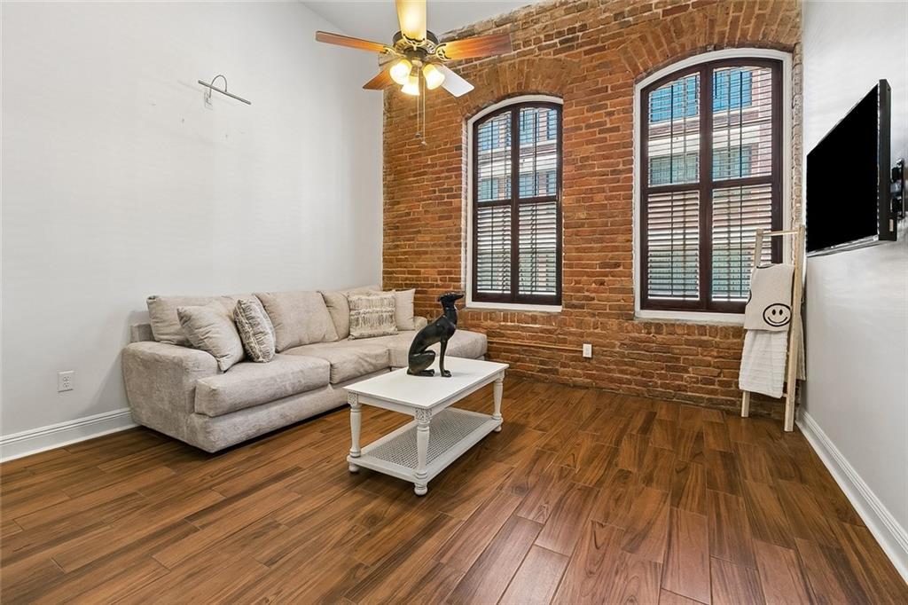 700 COMMERCE Street 216