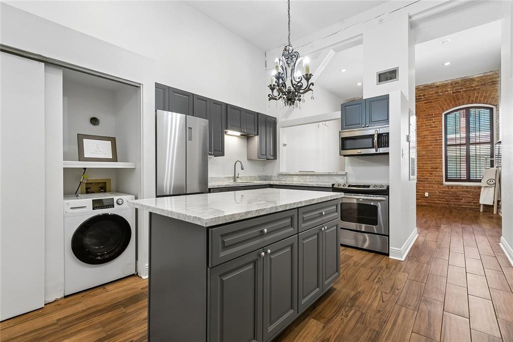 700 COMMERCE Street 216