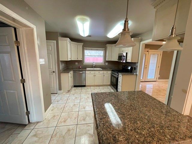 2225 CAMPAGNA Drive