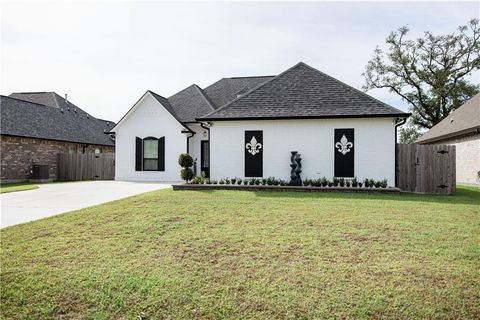 Photo of 130 CYPRESSWOOD Drive, Belle Chasse, LA 70037 (MLS # 2553531)