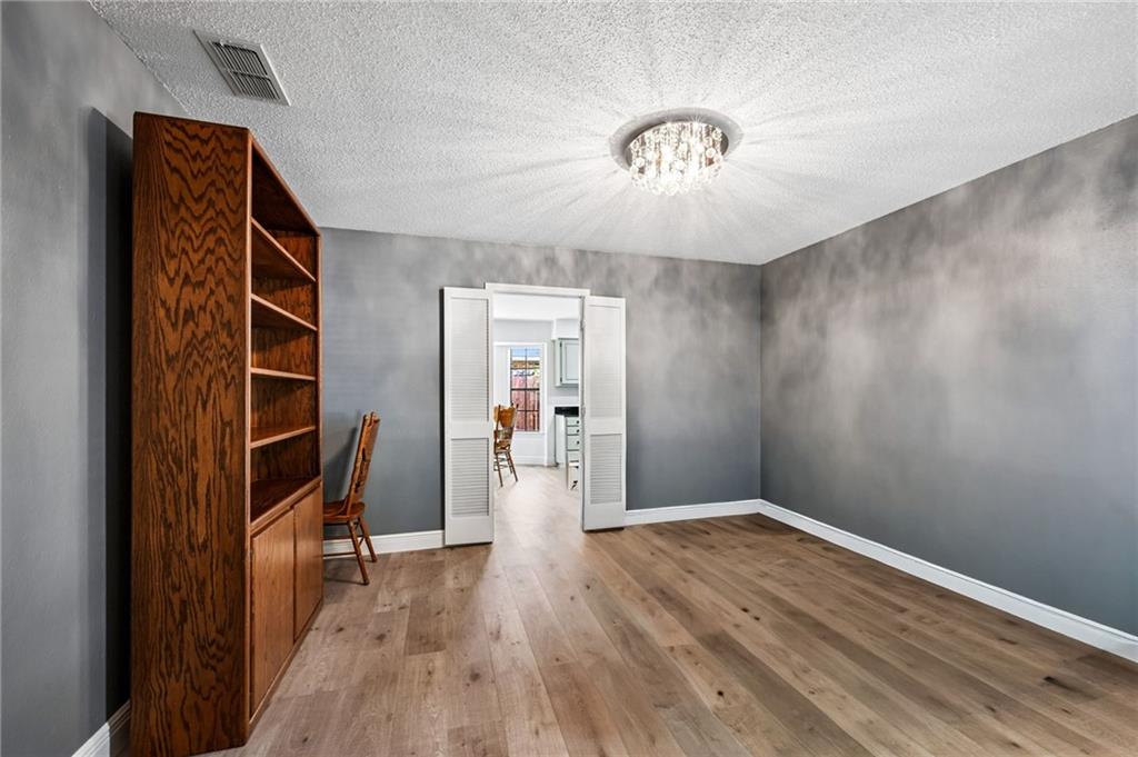 106 S BUCKINGHAM Drive