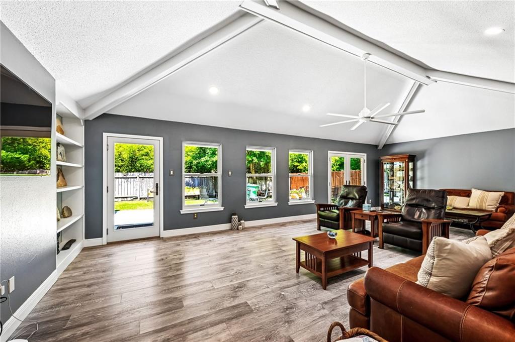 106 S BUCKINGHAM Drive