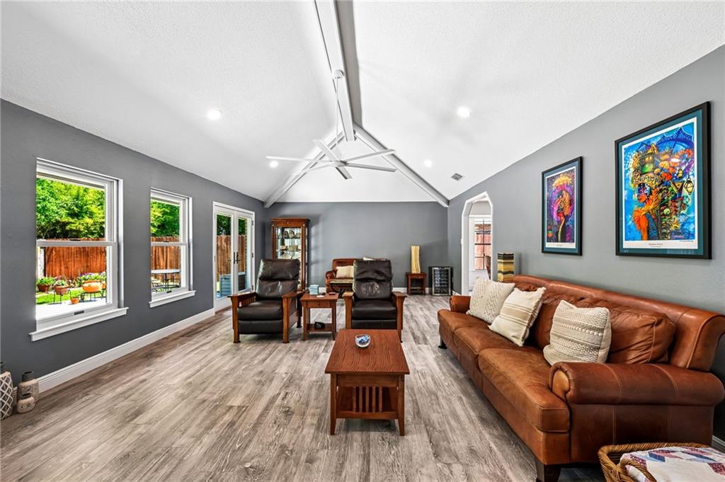 106 S BUCKINGHAM Drive