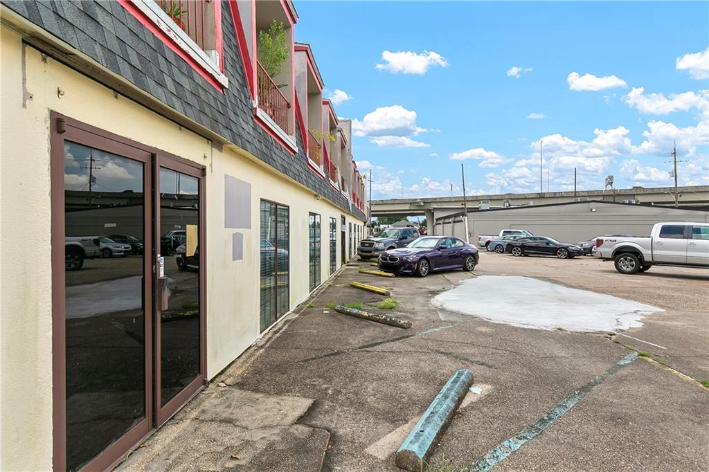 12 WESTBANK EXPRESSWAY Highway