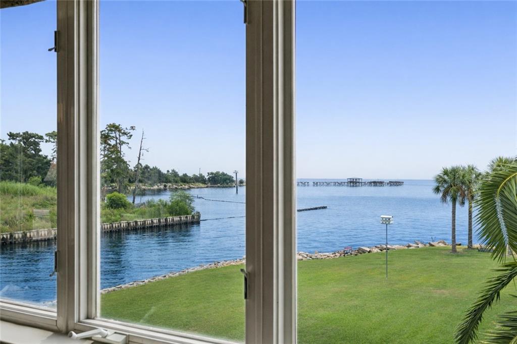 303 MARINERS ISLAND Boulevard 303