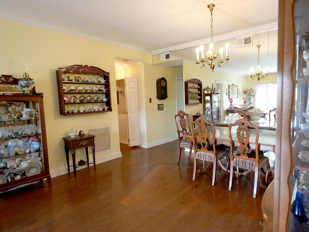 800 RUE BURGUNDY 315