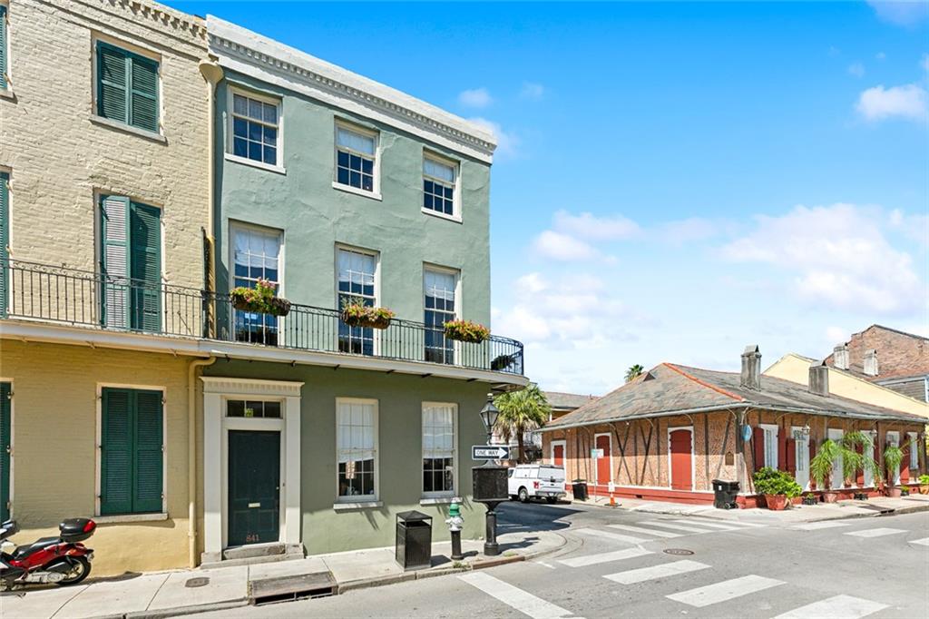 841 BURGUNDY Street