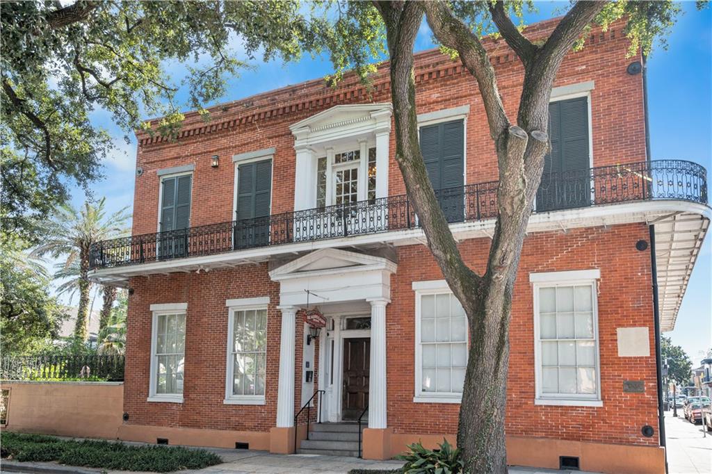 740 ESPLANADE Avenue 7/11