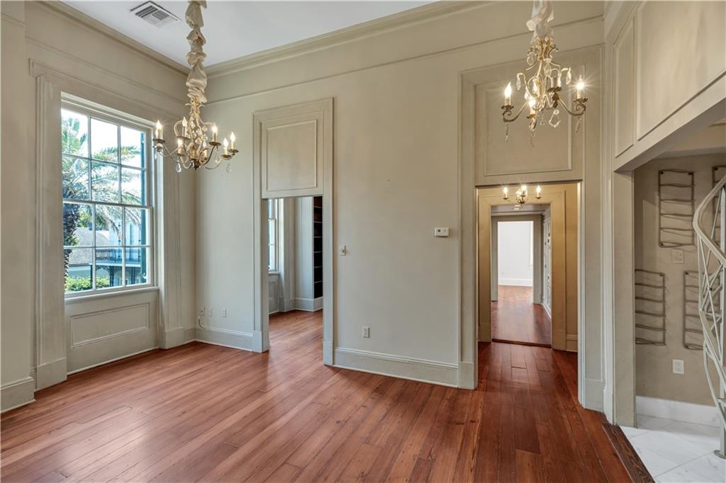 740 ESPLANADE Avenue 7/11