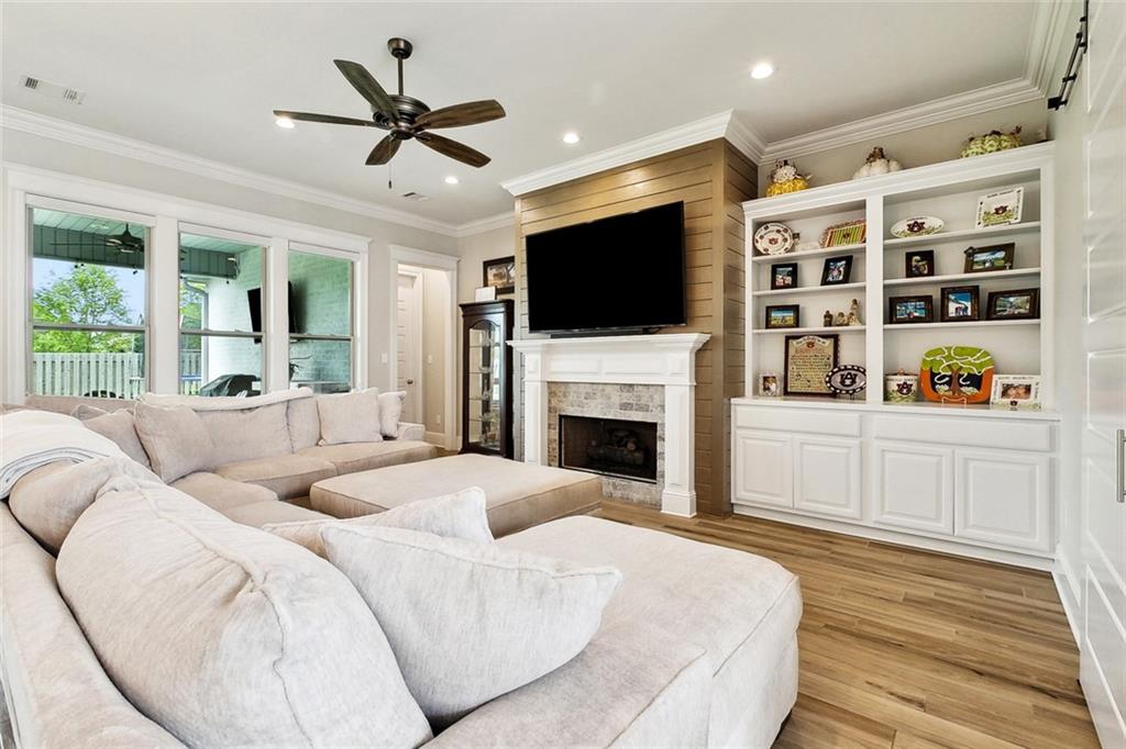 2040 CYPRESS BEND Lane
