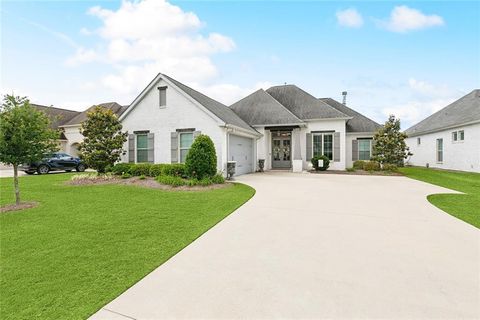 Photo of 2040 CYPRESS BEND Lane, Madisonville, LA 70447 (MLS # 2556642)