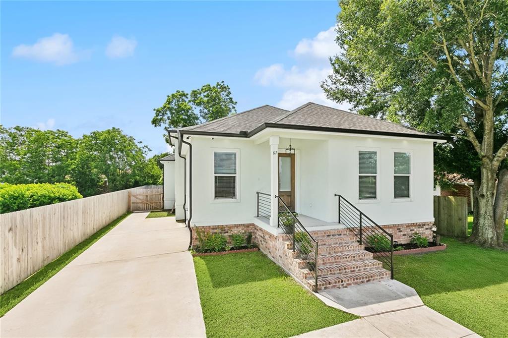 67 W CLAIBORNE Square