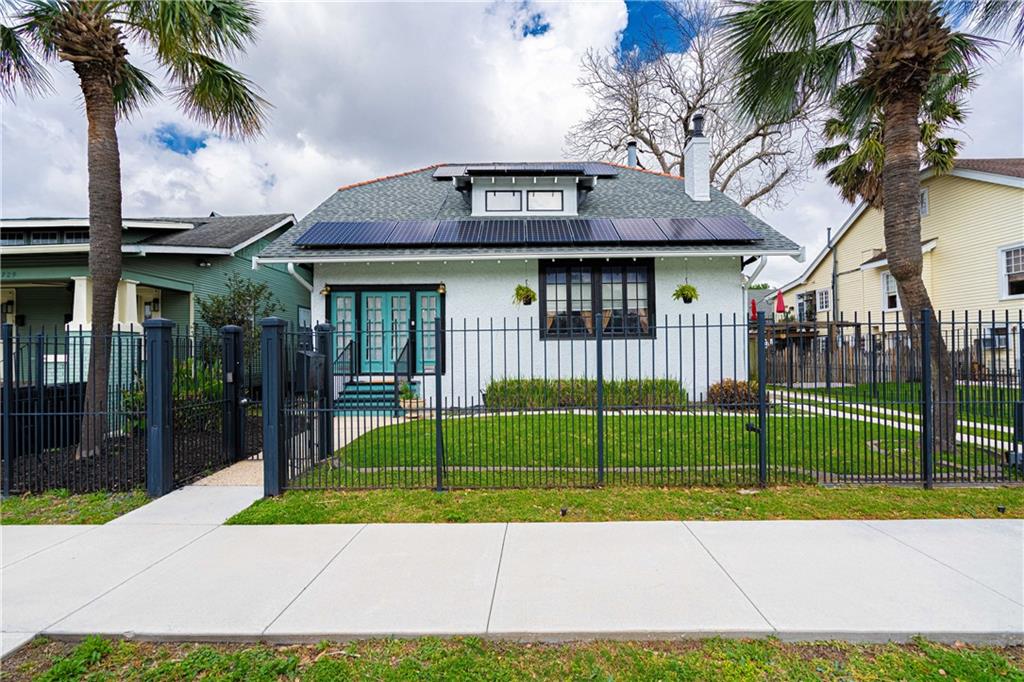 7725 S CLAIBORNE Avenue