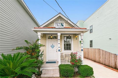 525 S TELEMACHUS Street New Orleans LA 70119