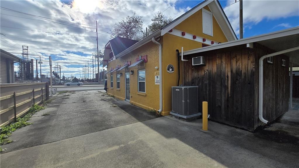 9207 W ST. BERNARD Highway