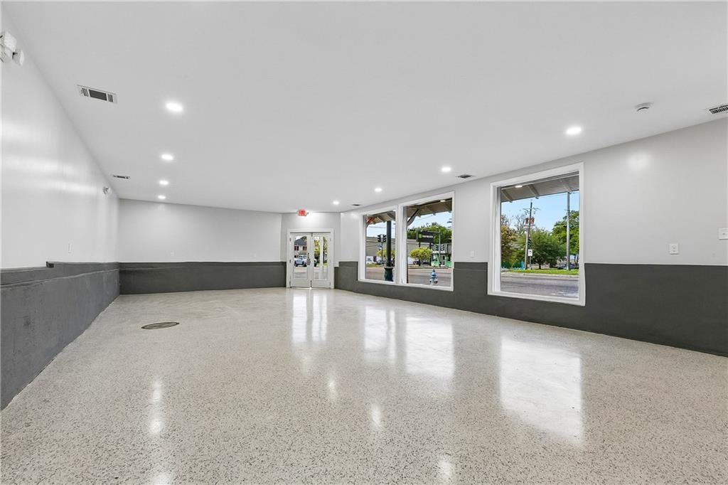 1100 N BROAD. Street