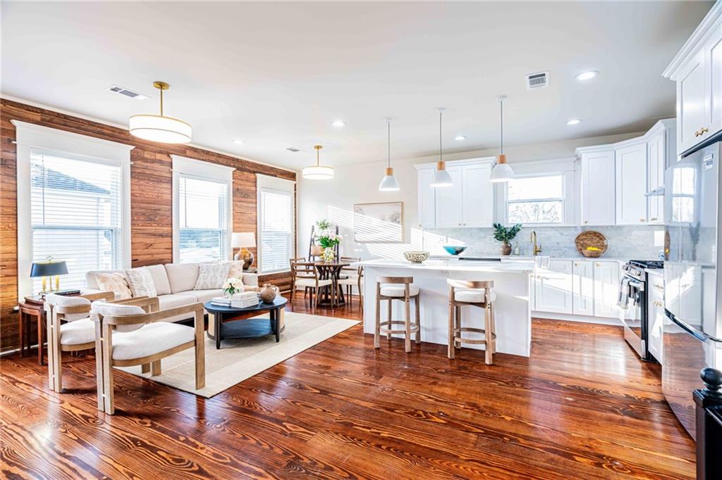 1140 42 TOURO Street