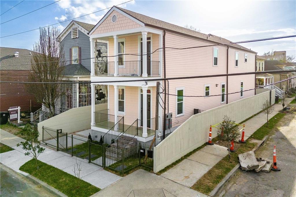 1140 42 TOURO Street