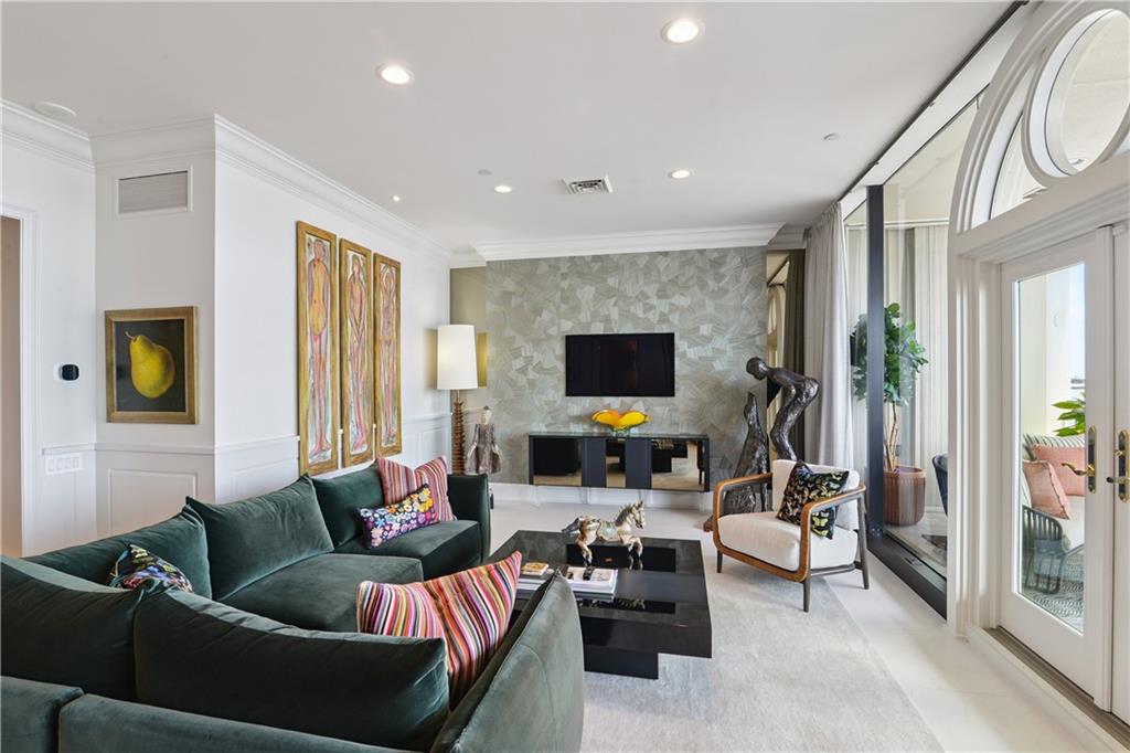 600 PORT OF NEW ORLEANS Place 5G