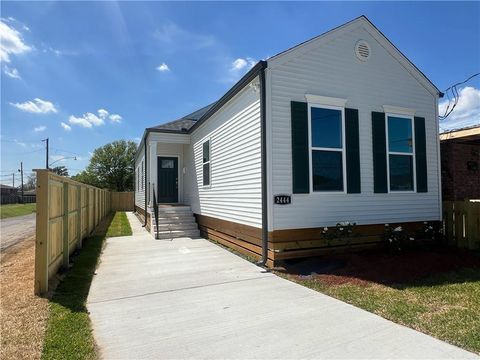 2444 HUEY P LONG Avenue Gretna LA 70053