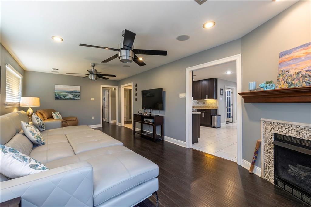 8721 LIVINGSTON Avenue