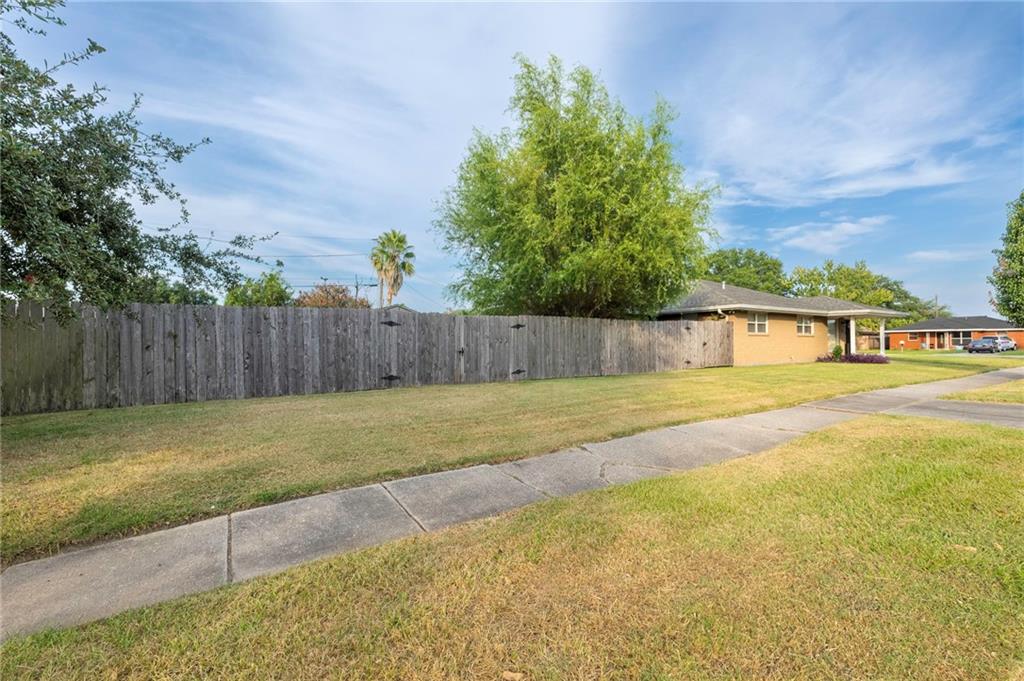 8721 LIVINGSTON Avenue