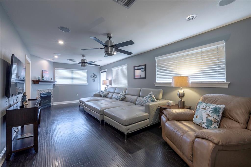 8721 LIVINGSTON Avenue