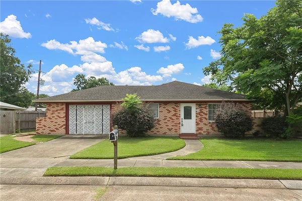 2121 BRIGADE DR, CHALMETTE, LA 70043 - Image 0fca0af211577fa6c8c280b99e8c7055/31321132