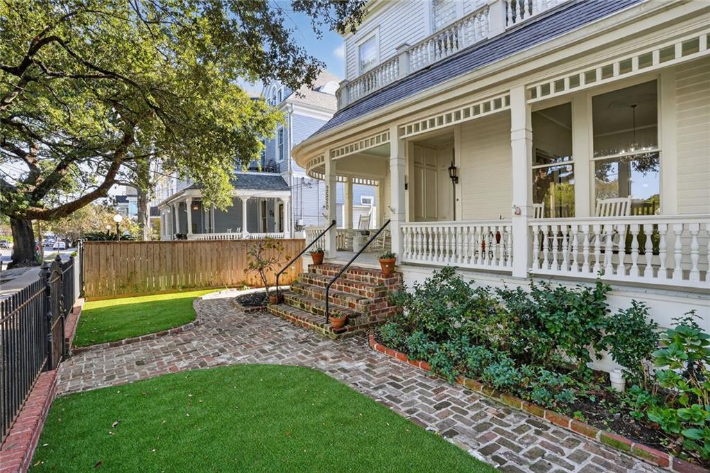 2520 MAGAZINE Street