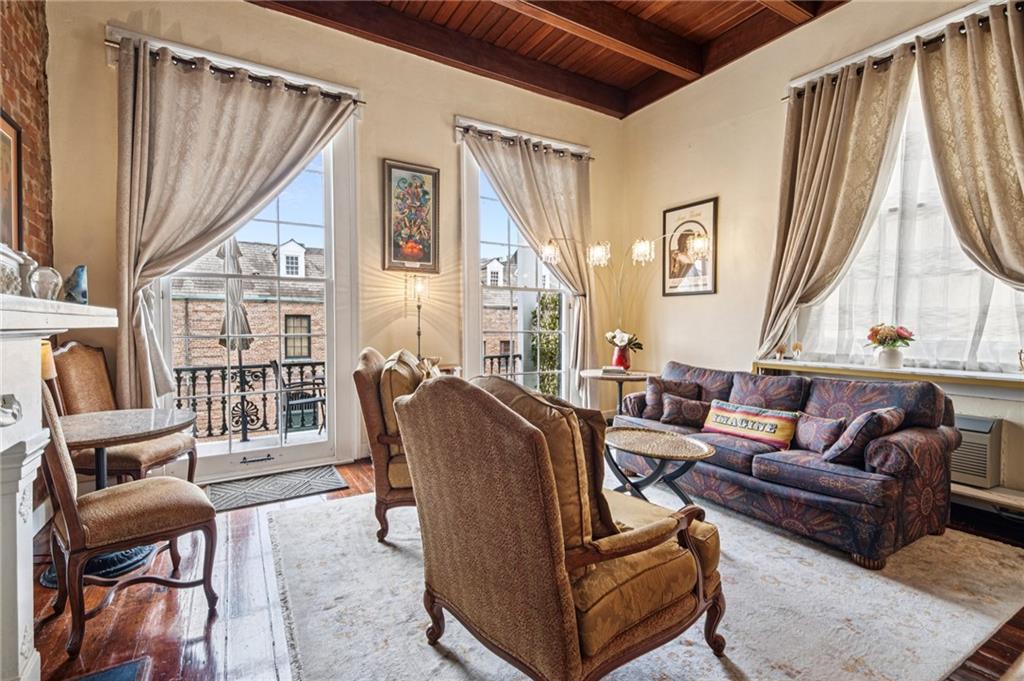 1210 CHARTRES Street 6