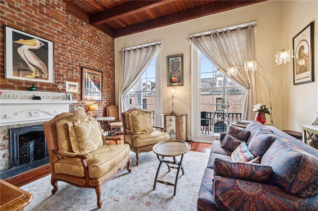 1210 CHARTRES Street 6