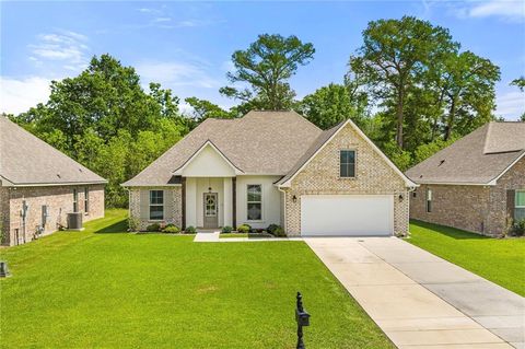 273 HIDDEN CYPRESS Drive Belle Chasse LA 70037