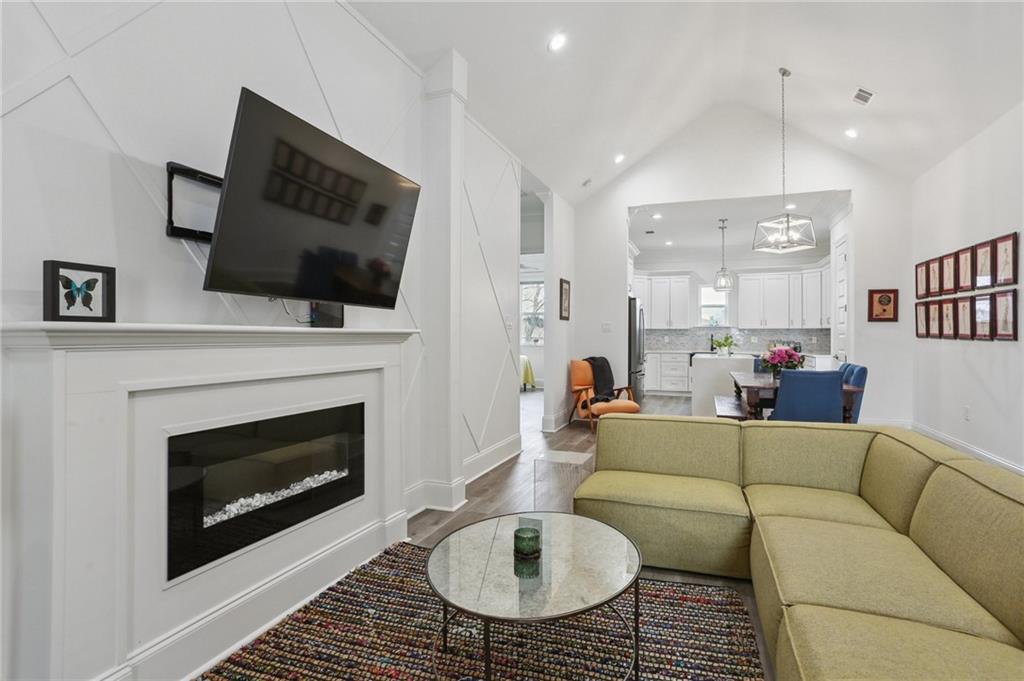 325 CHINCHILLA Drive