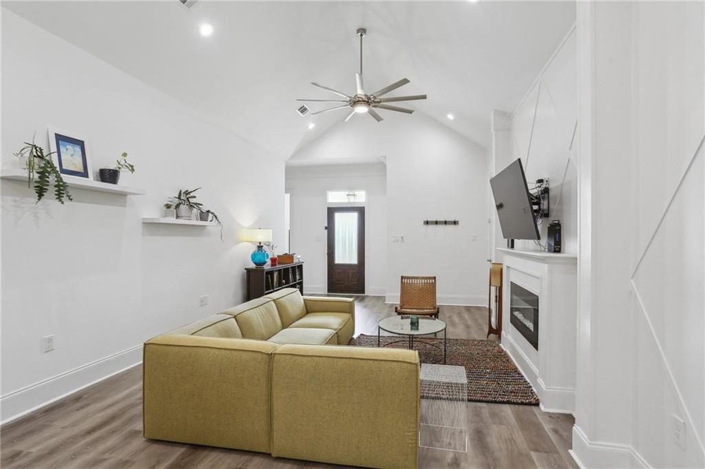 325 CHINCHILLA Drive
