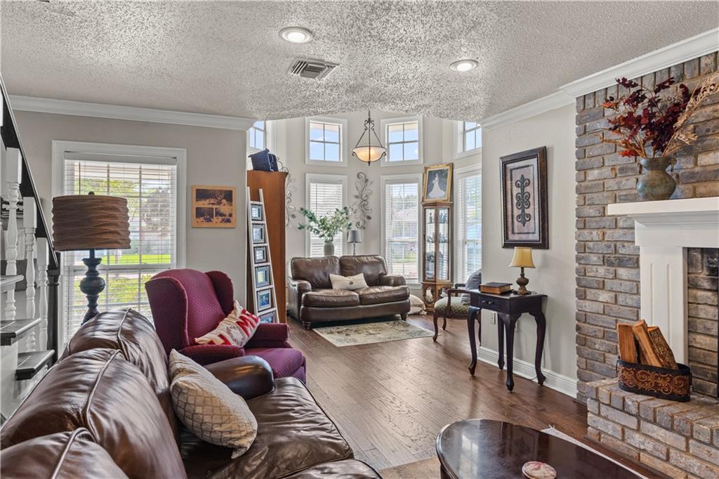 3329 GRANDWOOD Boulevard