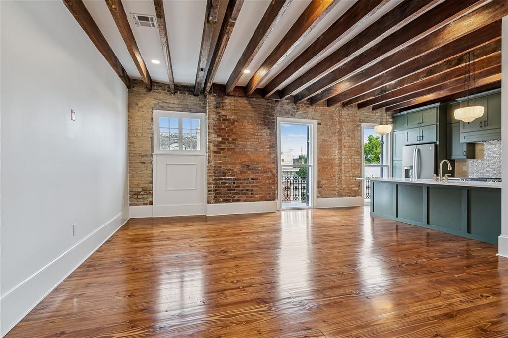 1002 ESPLANADE Avenue 301