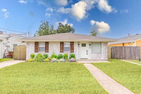 2053 MANDOLIN Street New Orleans LA 70122