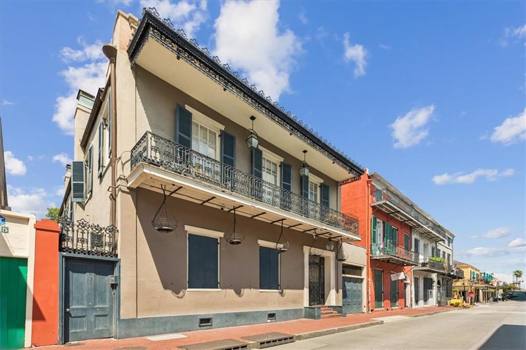 831 BOURBON Street