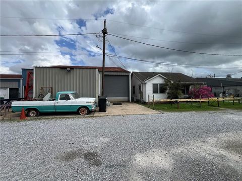 2005-09 BARCELONA Drive Chalmette LA 70043