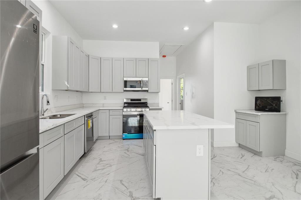 New Orleans, Louisiana 70126, United States, 4 Bedrooms Bedrooms, ,2 BathroomsBathrooms,Residential,Pending,69816