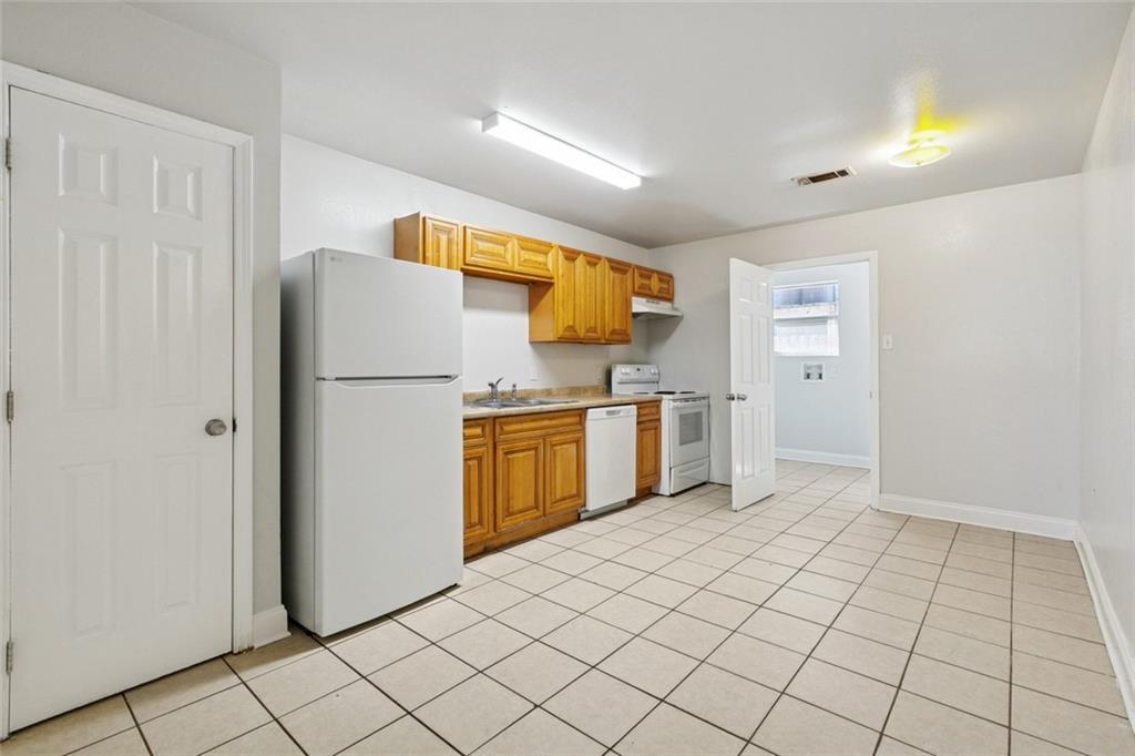 3208 10 PAKENHAM Drive