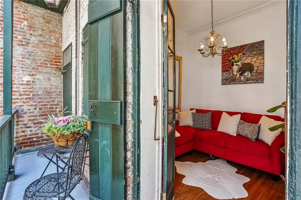 534 CHARTRES Street 4 & 6