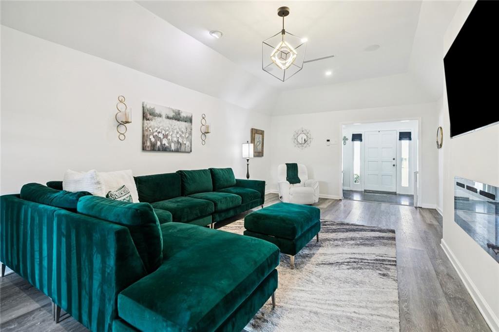 3320 GRANDWOOD Boulevard